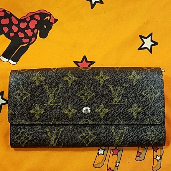 Louis Vuitton Accessories - Authentic Louis Vuitton Monogram Bifold Wallet